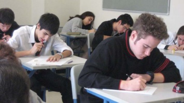 Începe prima sesiune de examene pentru absolvenţii anului de completare seral